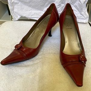 GUC Circa Joan & David red pointy toe heels size 6.5